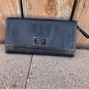 FOSSIL Women’s Black Leather Zip Snap Wallet